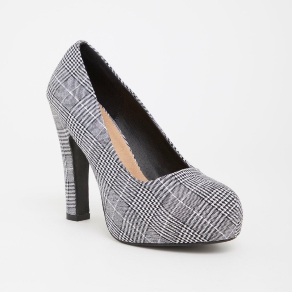 Torrid Block Heel Platform Pump Size 6.5 NWT